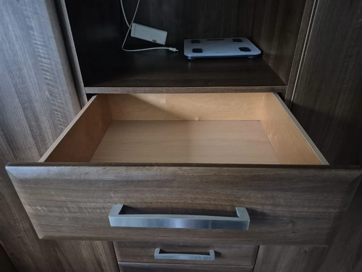 Built in Wardrobe - Image 4