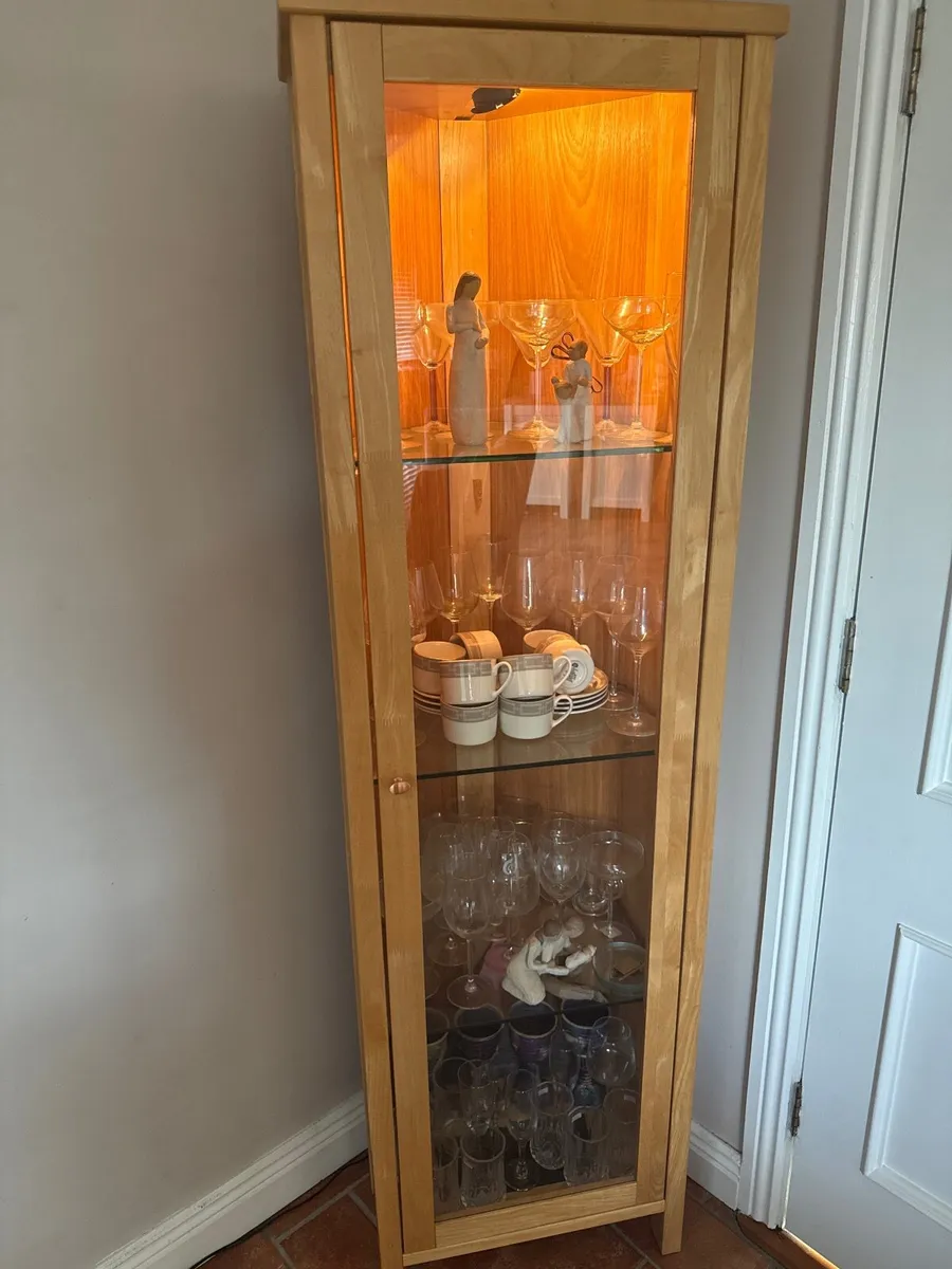 Side table and and corner glass unit with light - Image 3