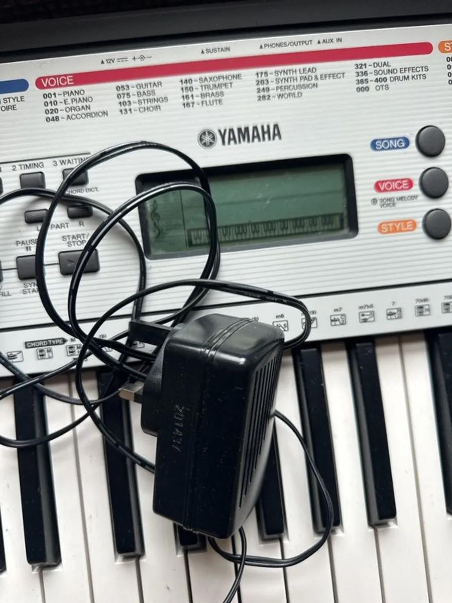 Yamaha electric keyboard - Image 2