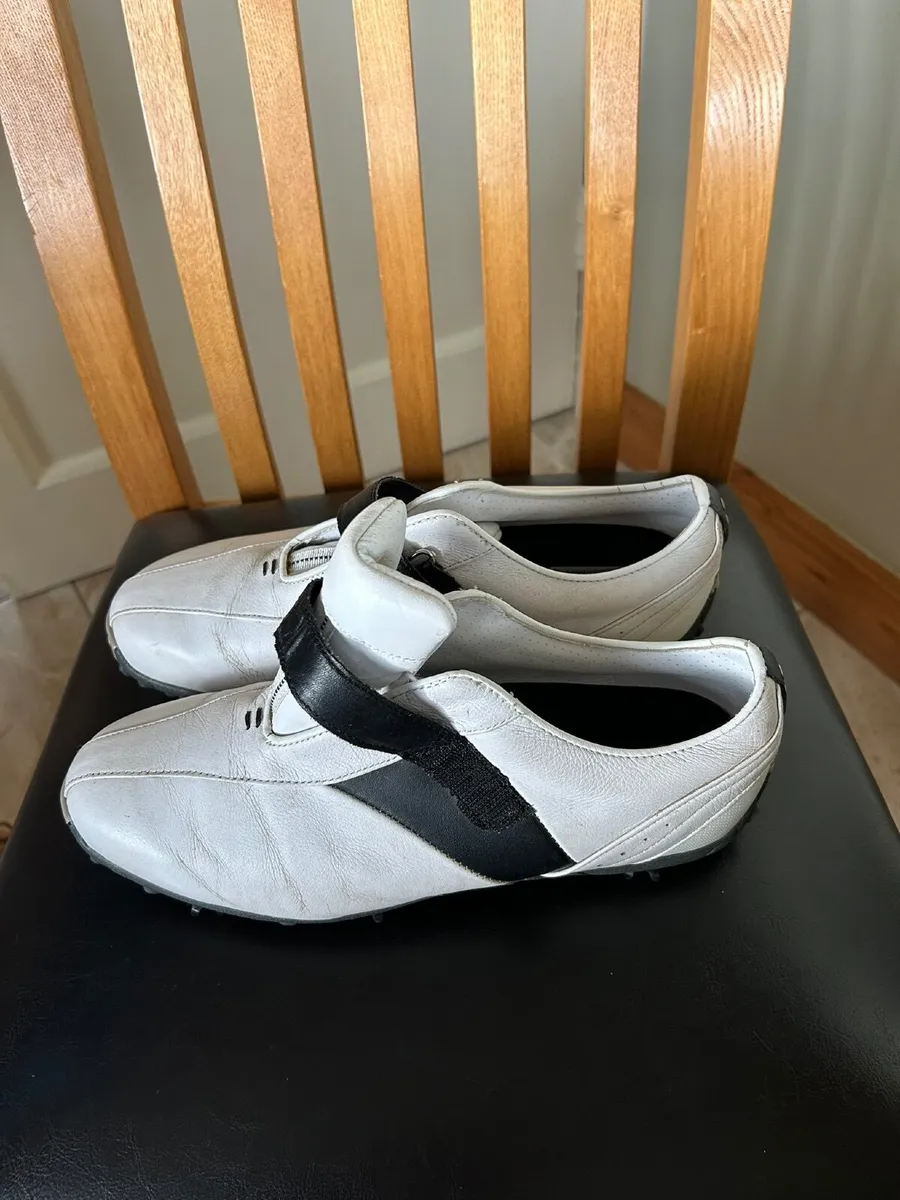 Golf shoes - Image 1