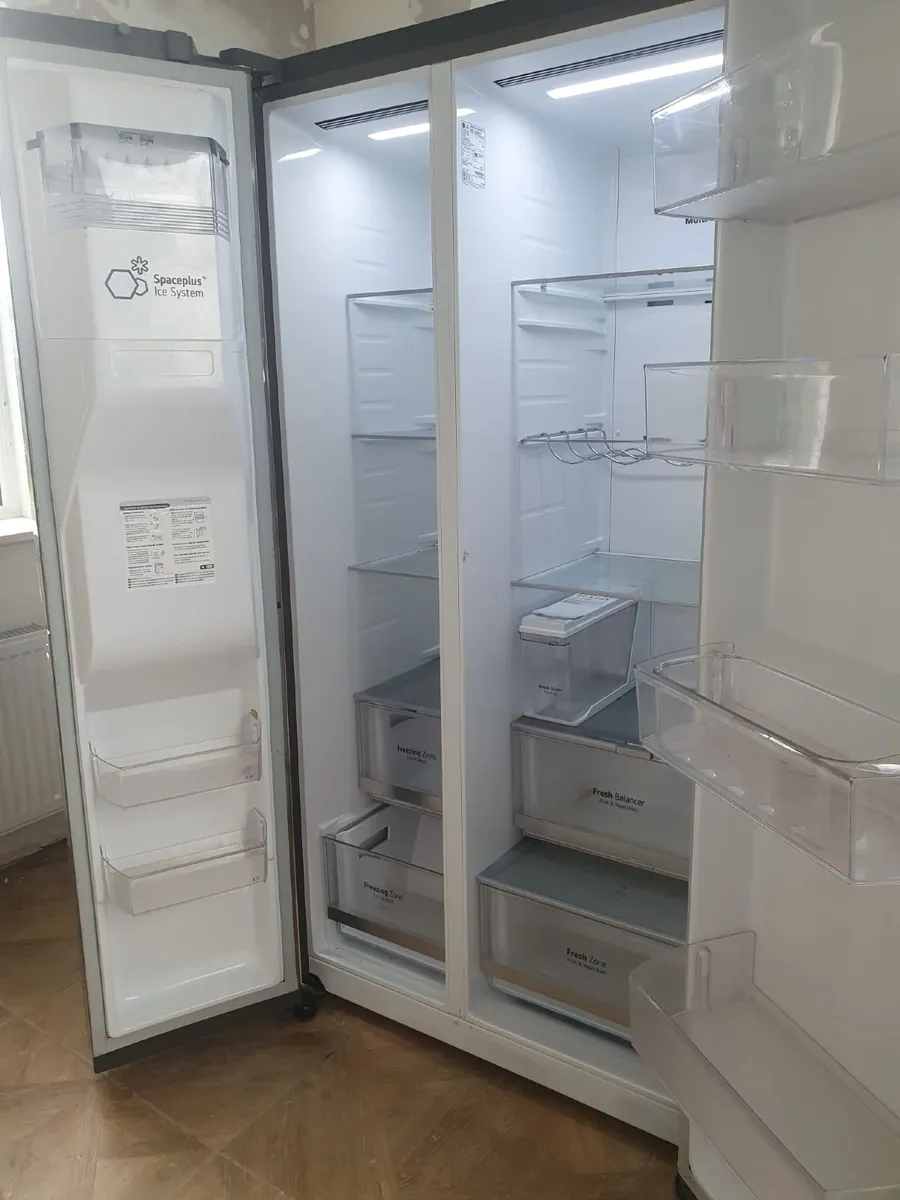 LG Large Fridge Freezer - Image 4