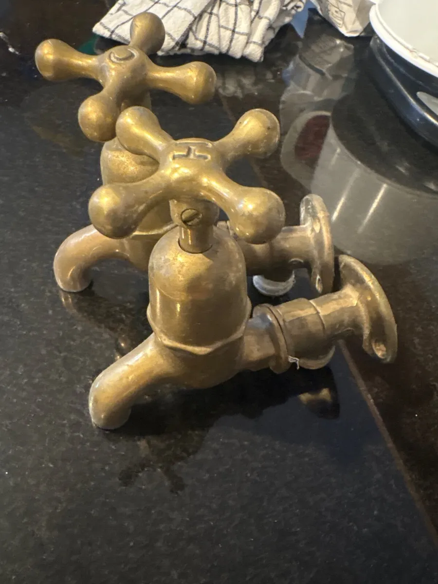 Brass taps and  glass vase - Image 2