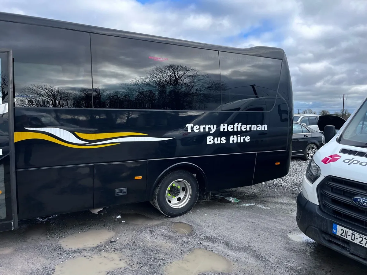 Bus - Image 3