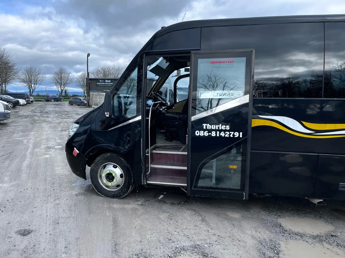 Bus - Image 4
