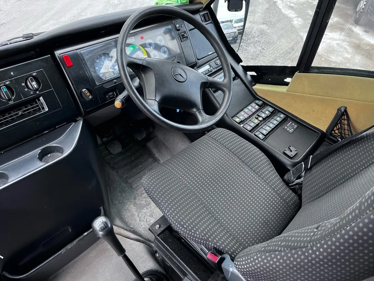 Bus - Image 2
