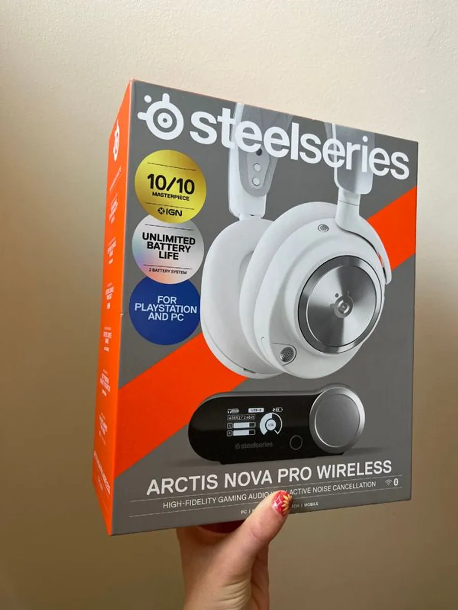 SteelSeries Arctis Nova Pro Wireless - White - Image 4