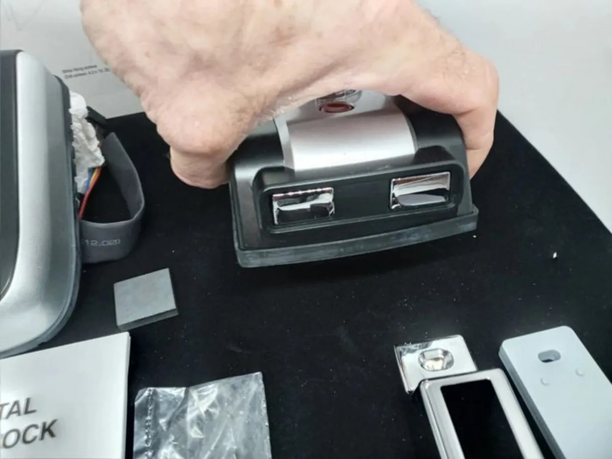 Postage - Commax Cdl-500r Digital Door Lock - Image 4