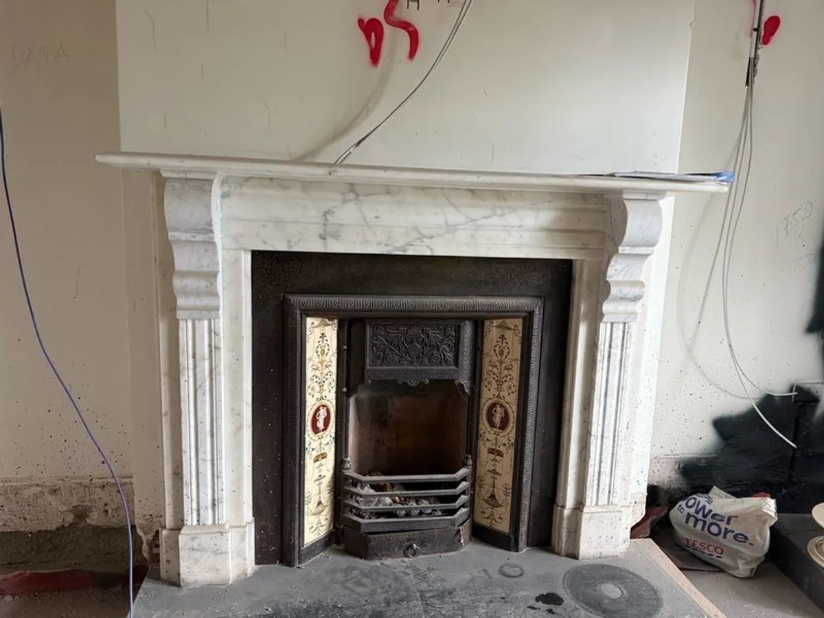 Original Victorian Marble Fireplace with Cast Iron Insert - Image 1
