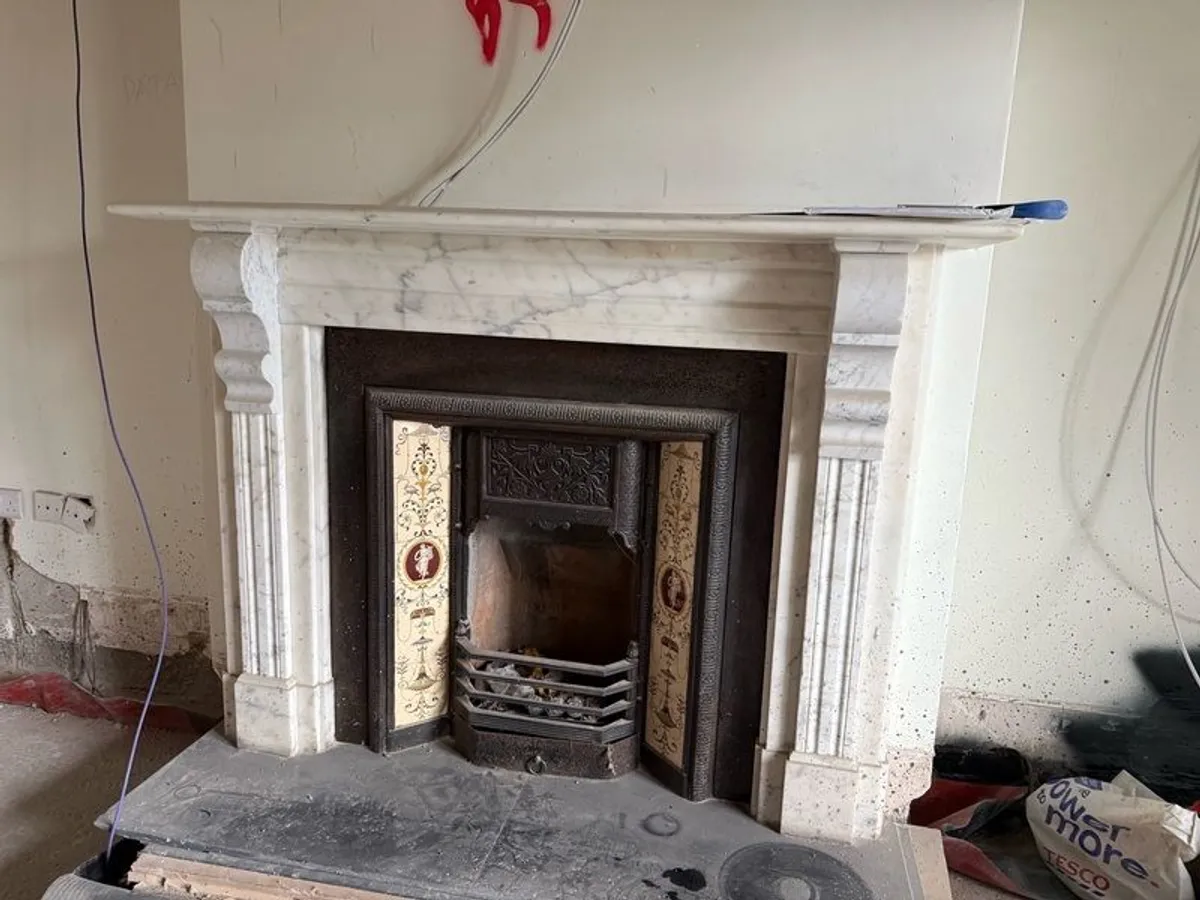 Original Victorian Marble Fireplace with Cast Iron Insert - Image 2