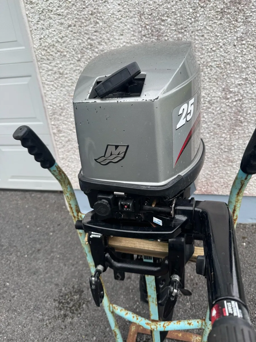 25HP Outboard Engine - Image 1