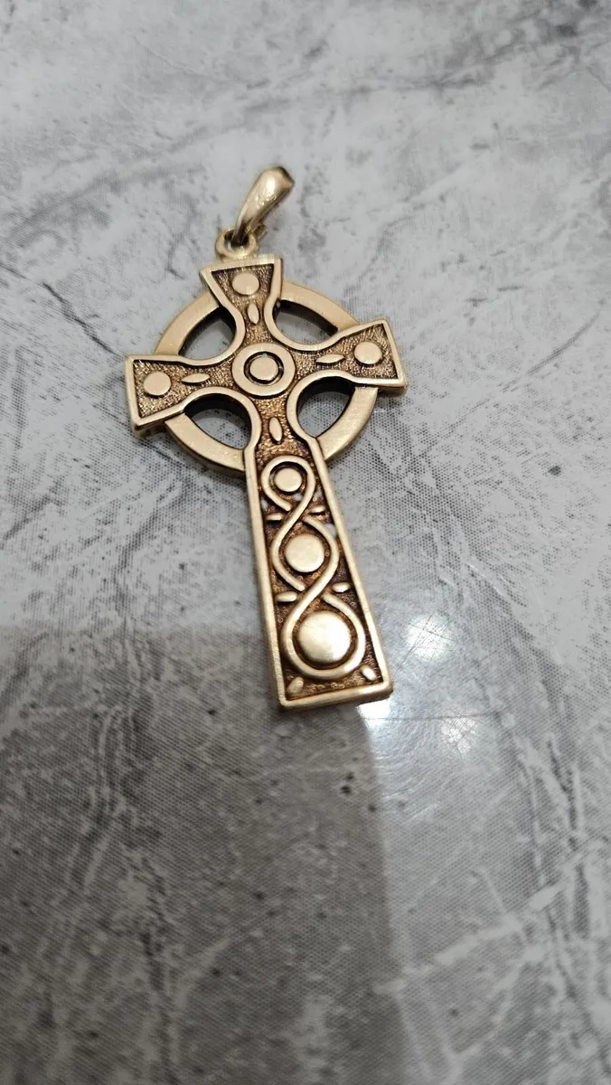 9ct gold celtic cross rose gold chain - Image 4