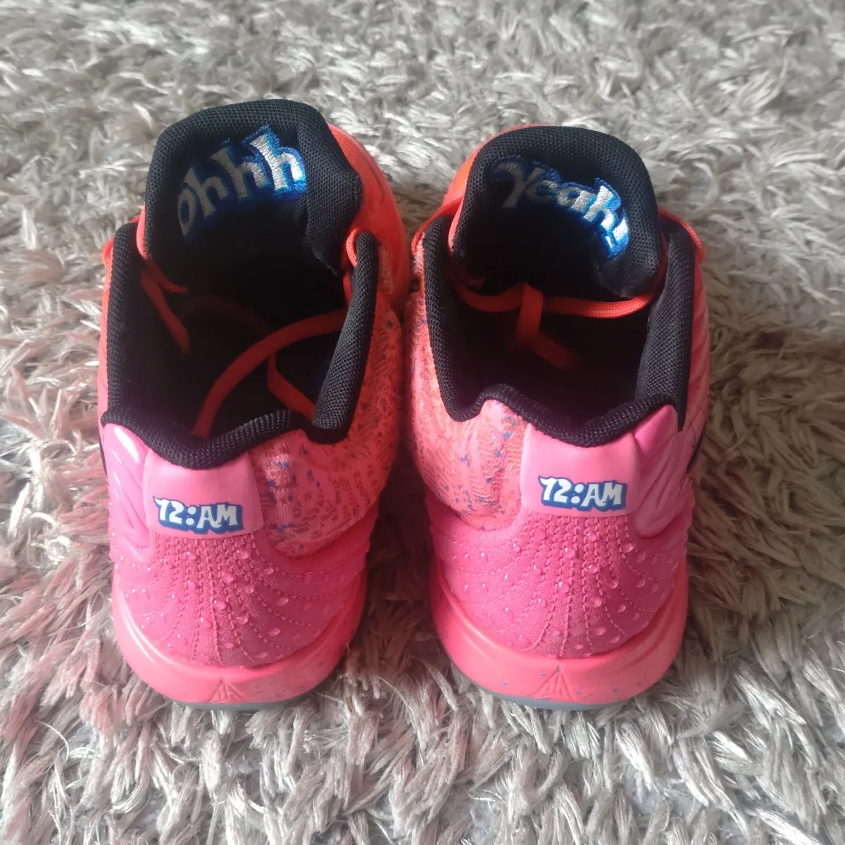 Basketball shoes - Image 1