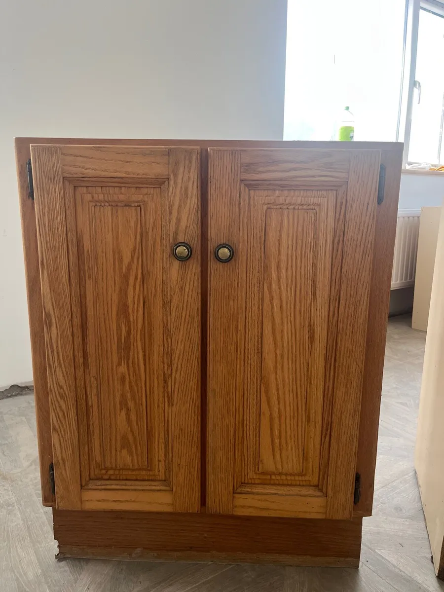 Kitchen units - Image 1