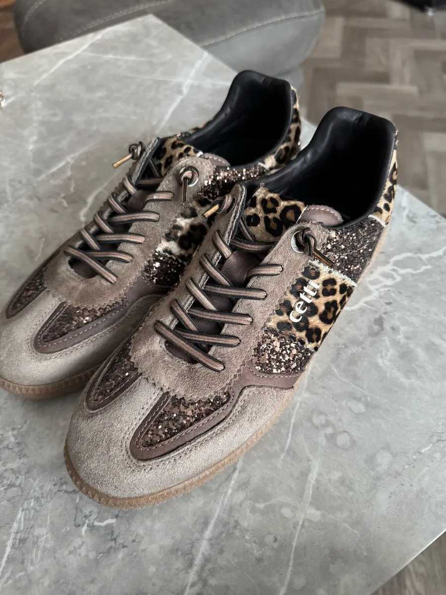 Footwear - Image 4