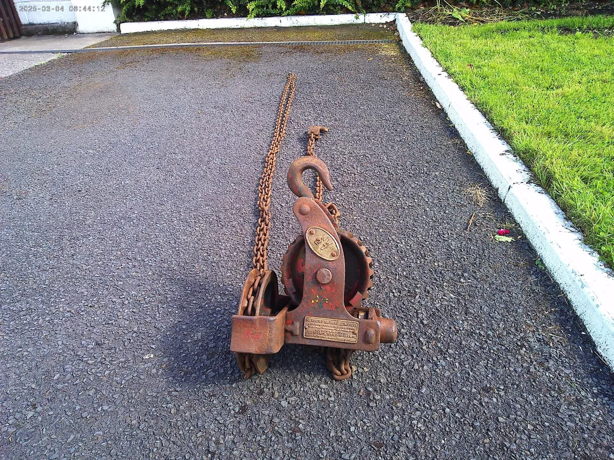 Chain Hoist - Image 1