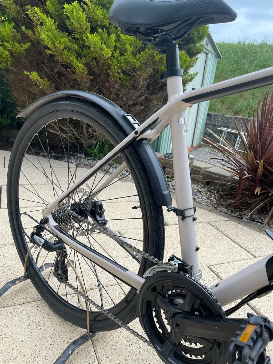 Giant Roam hybrid bike - Image 4