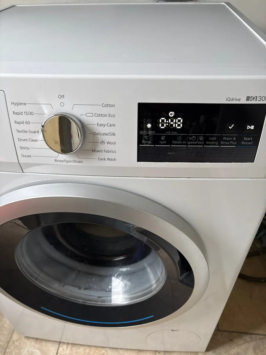 Siemens iq300 washing machine - Image 2