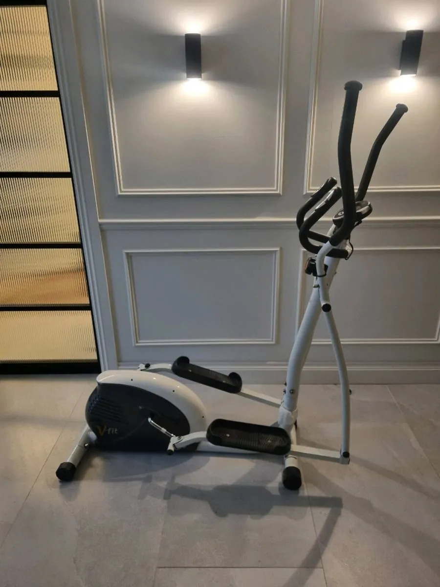 Cross trainer - Image 1