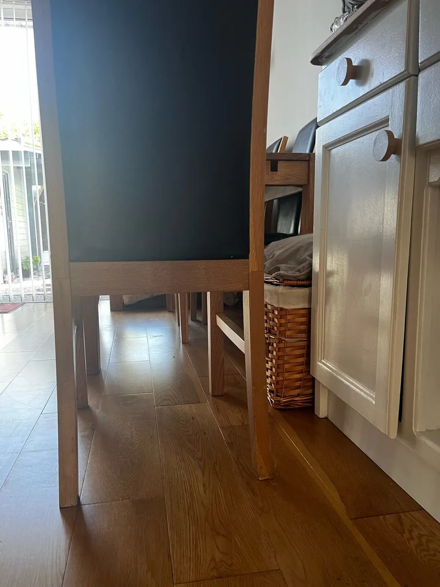 Dining table and 6 chairs - Image 3