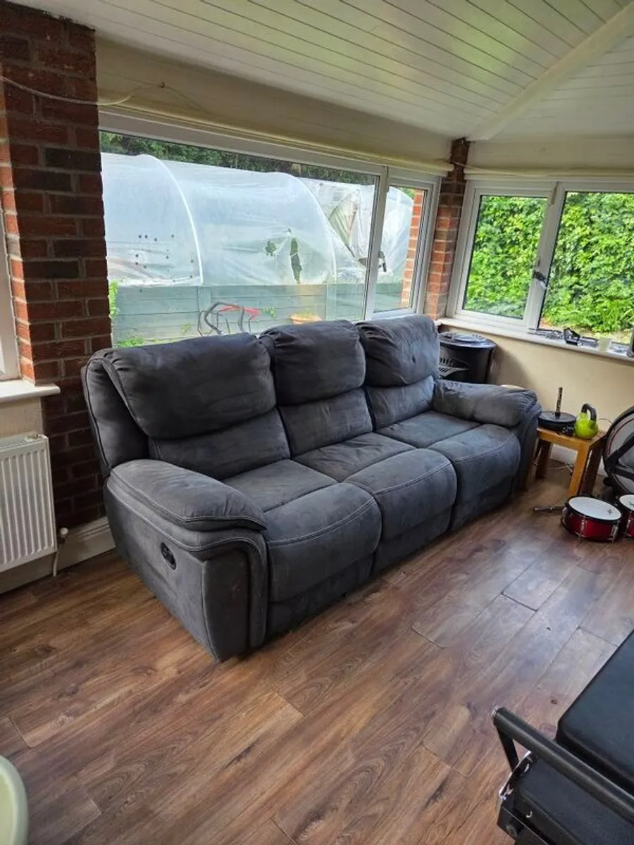3 Seater Recliner - Image 2