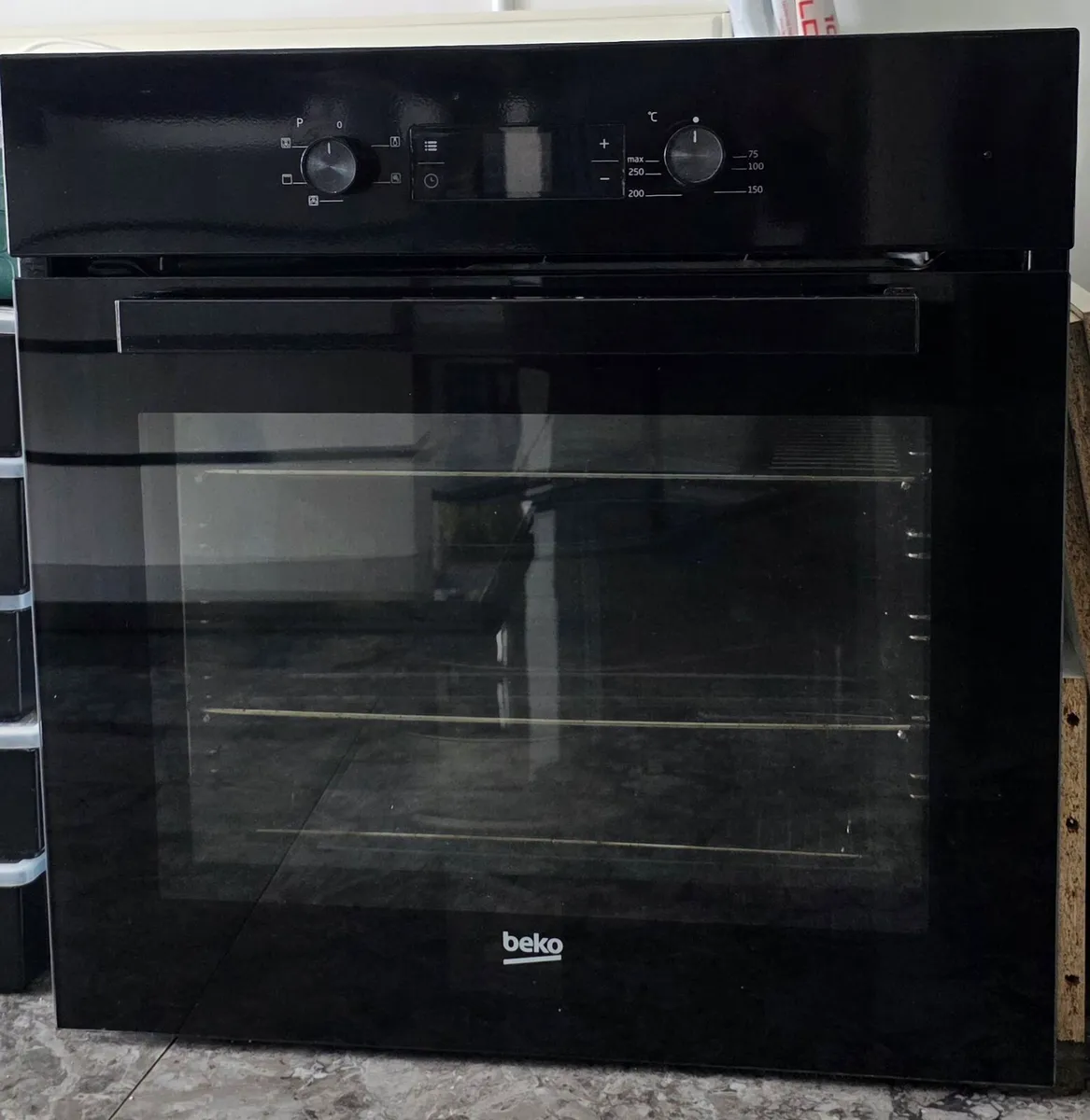 Oven - Image 1