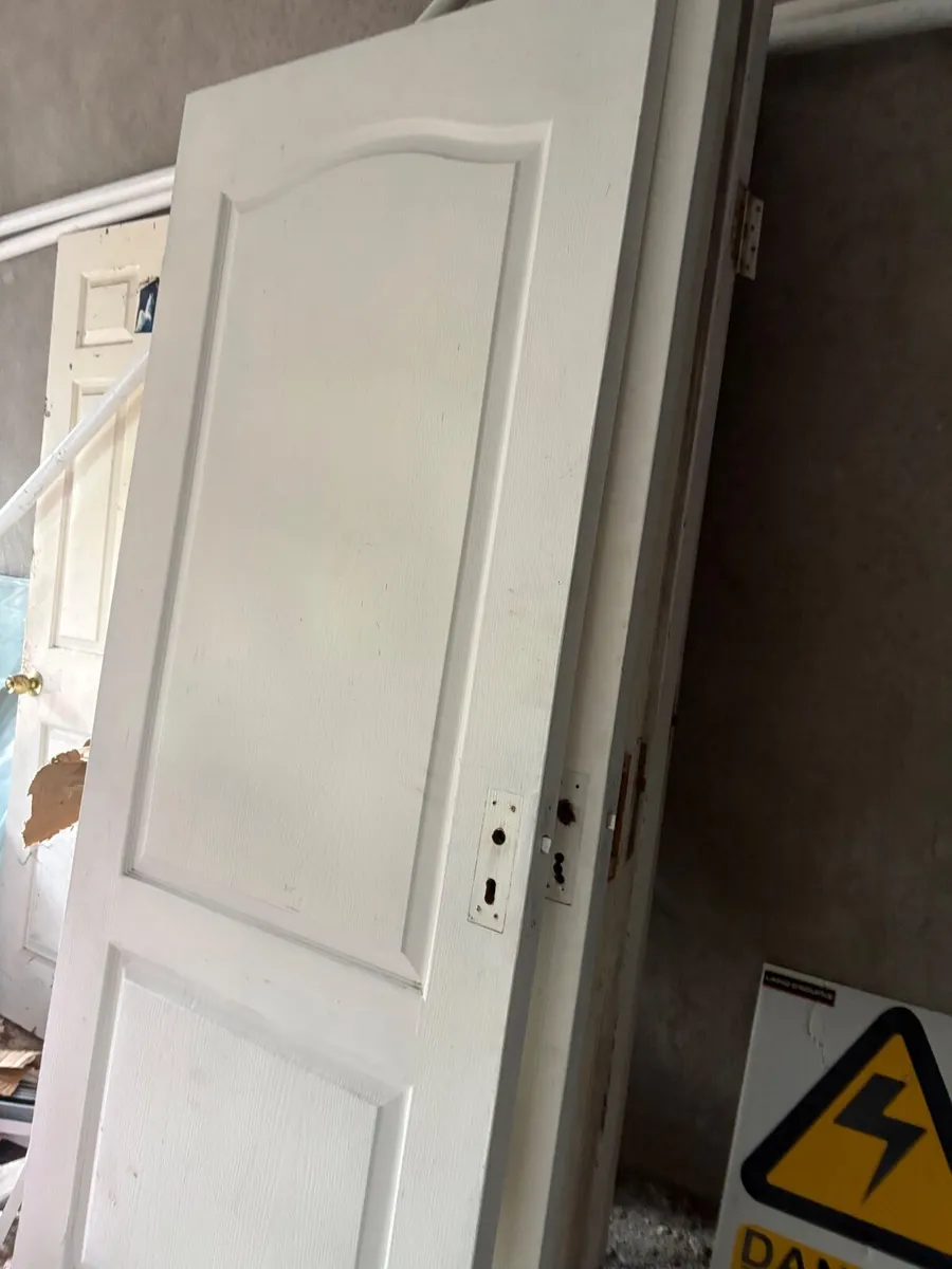 5 no internal doors - Image 3