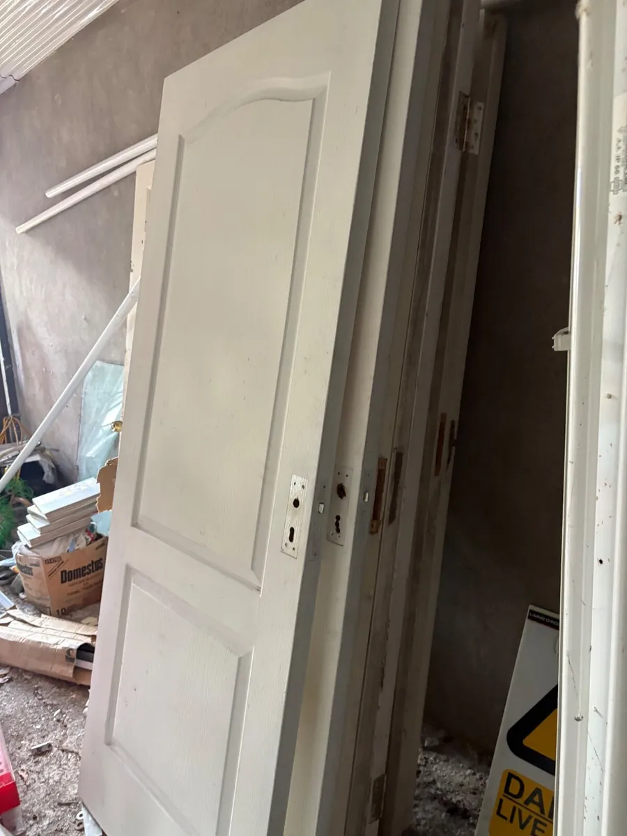 5 no internal doors - Image 2