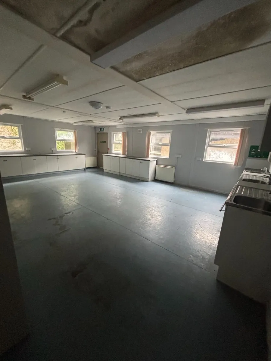 Portacabin approx 3000 sq feet - Image 2