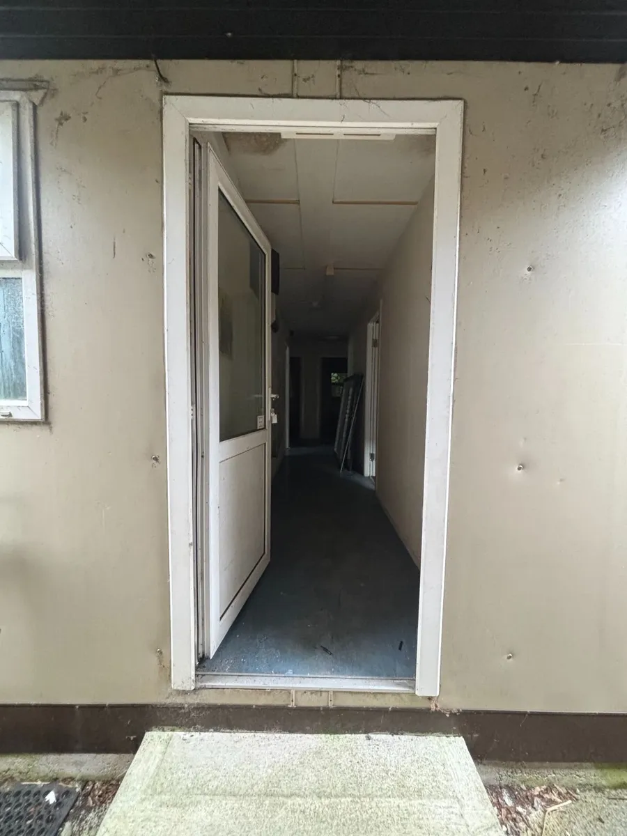 Portacabin approx 3000 sq feet - Image 4