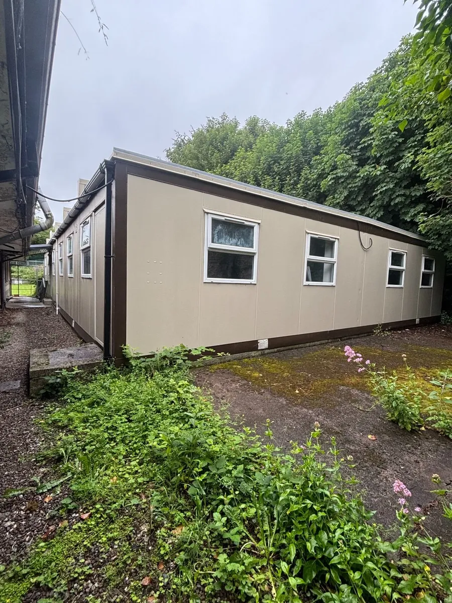 Portacabin approx 3000 sq feet - Image 1