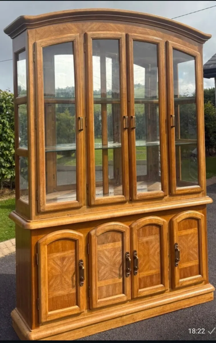 SOLID OAK DISPLAY CABINET - Image 1