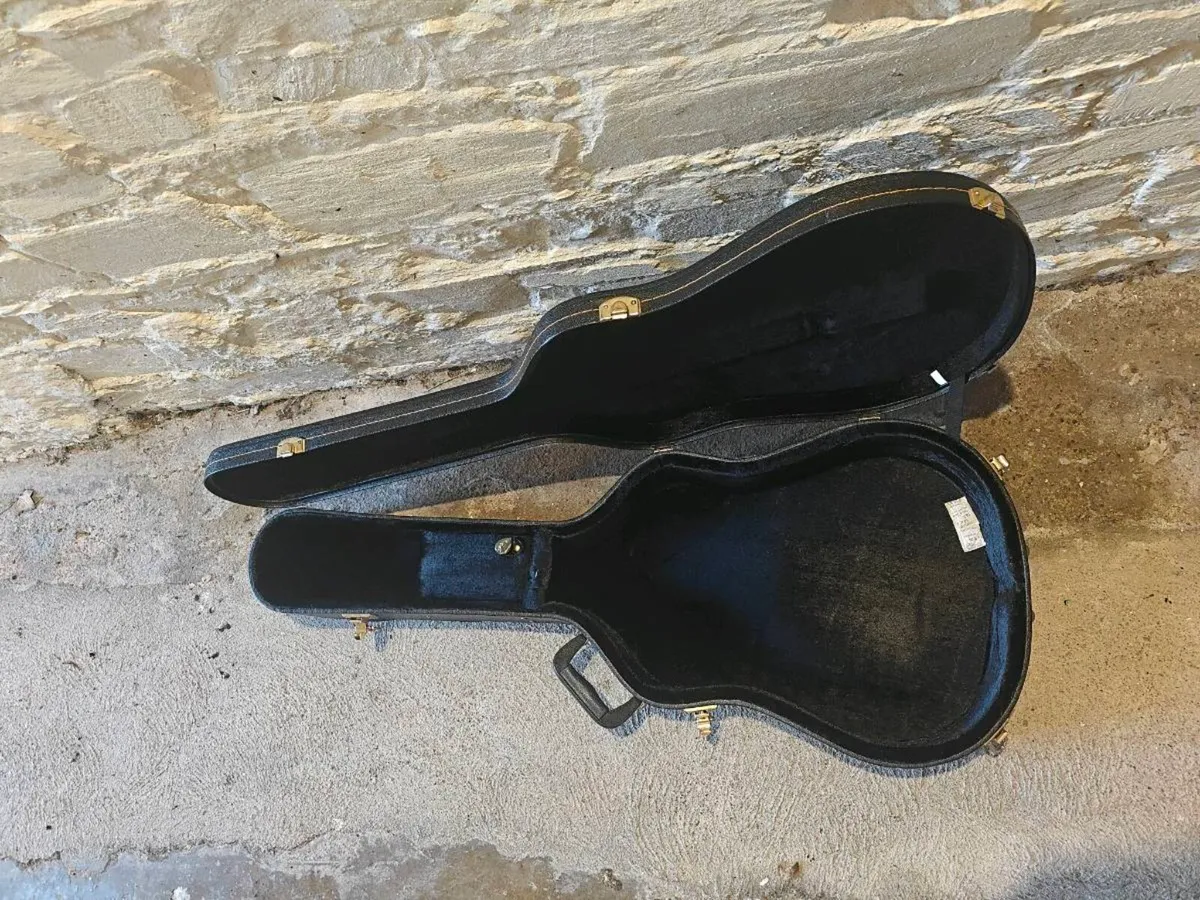 Tanglewood Acoustic Guitar & Hardcase - Image 4