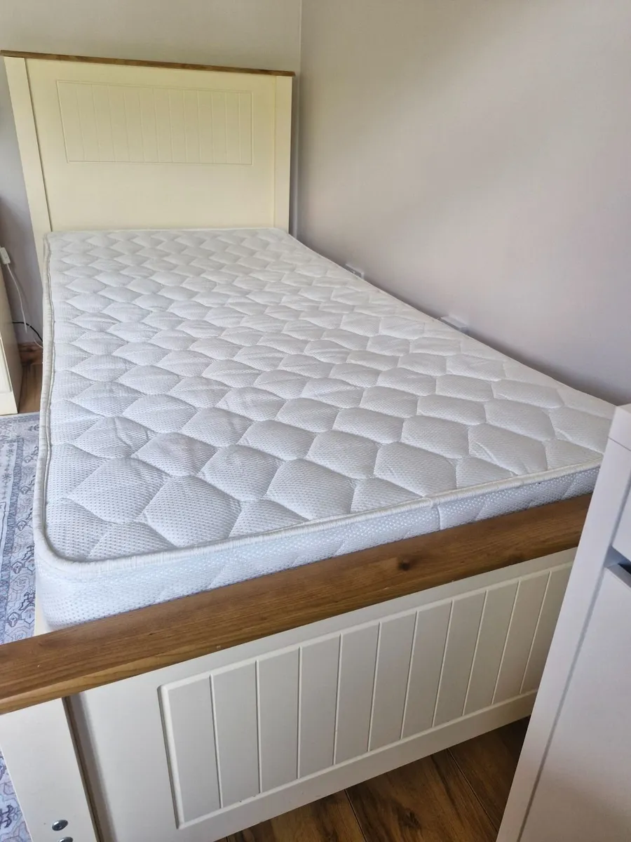 Single bed and matress - Image 1