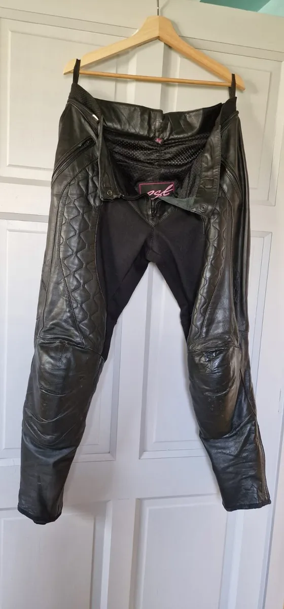 Motorbike gear and boots - Image 4
