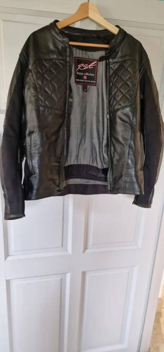 Motorbike gear and boots - Image 1