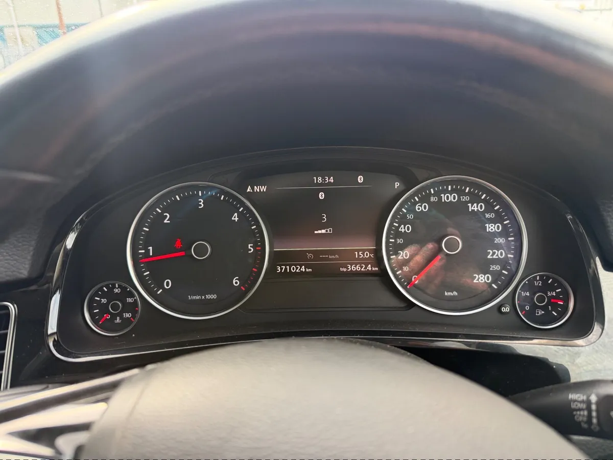Volkswagen Touareg 2016 - Image 2