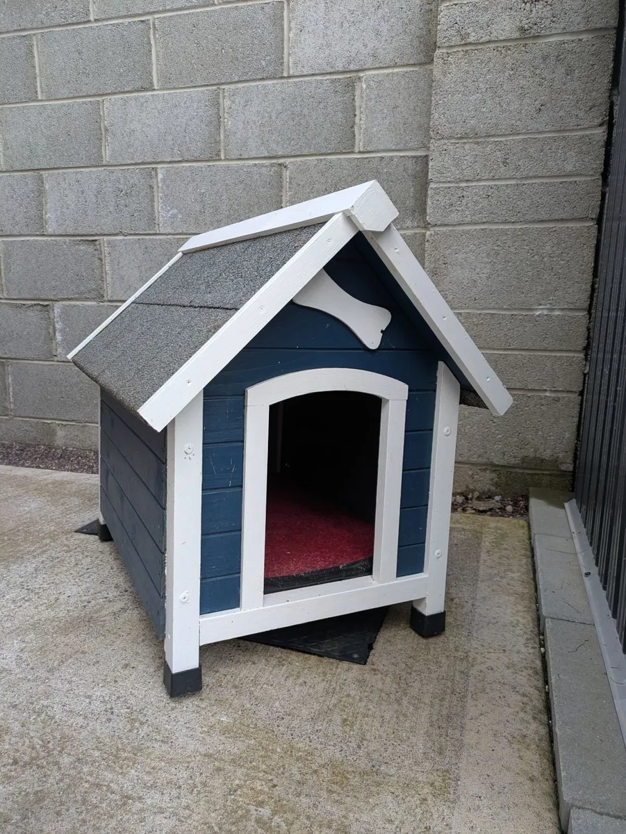 Small wooden dog house - Image 1
