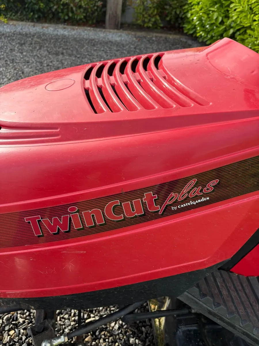 Ride on lawnmower - Image 2