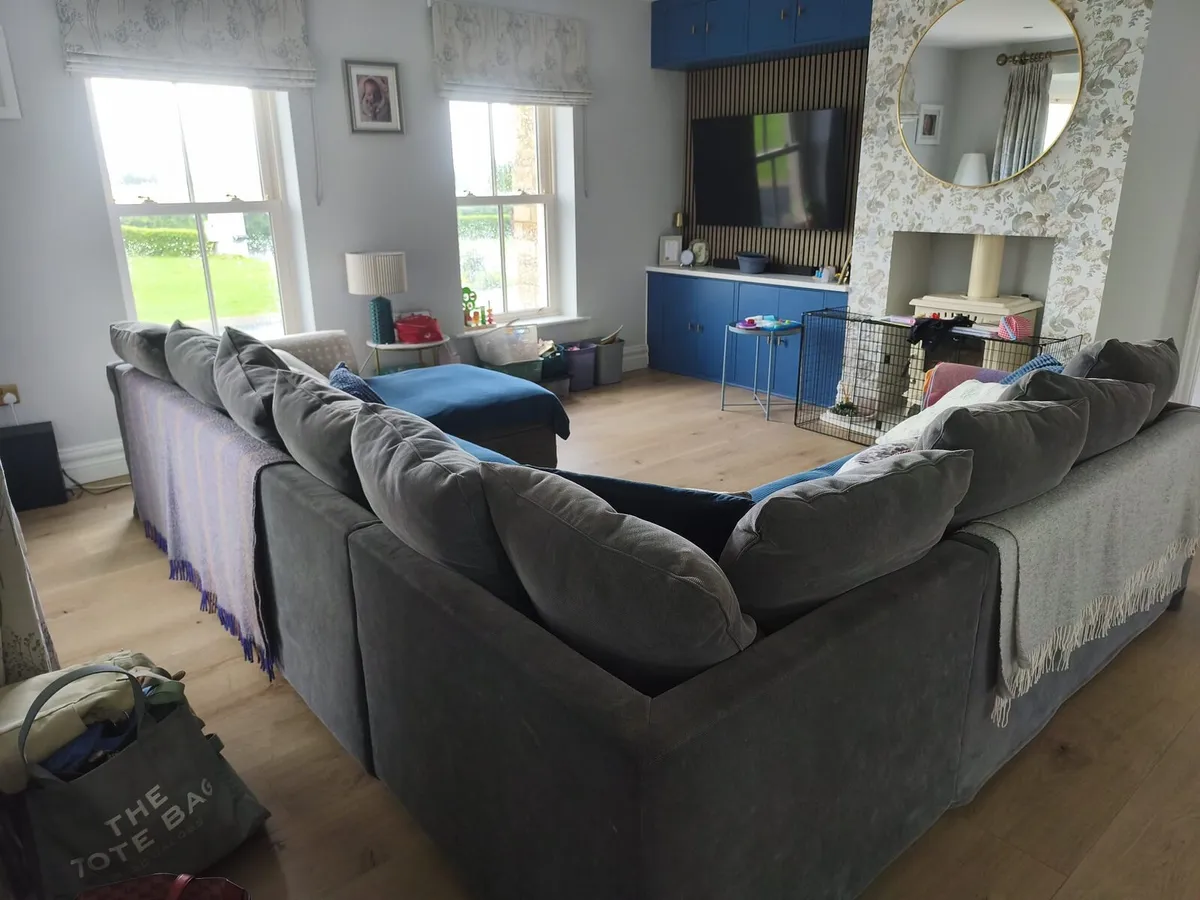 Corner couch with chaise longue €700 - Image 2