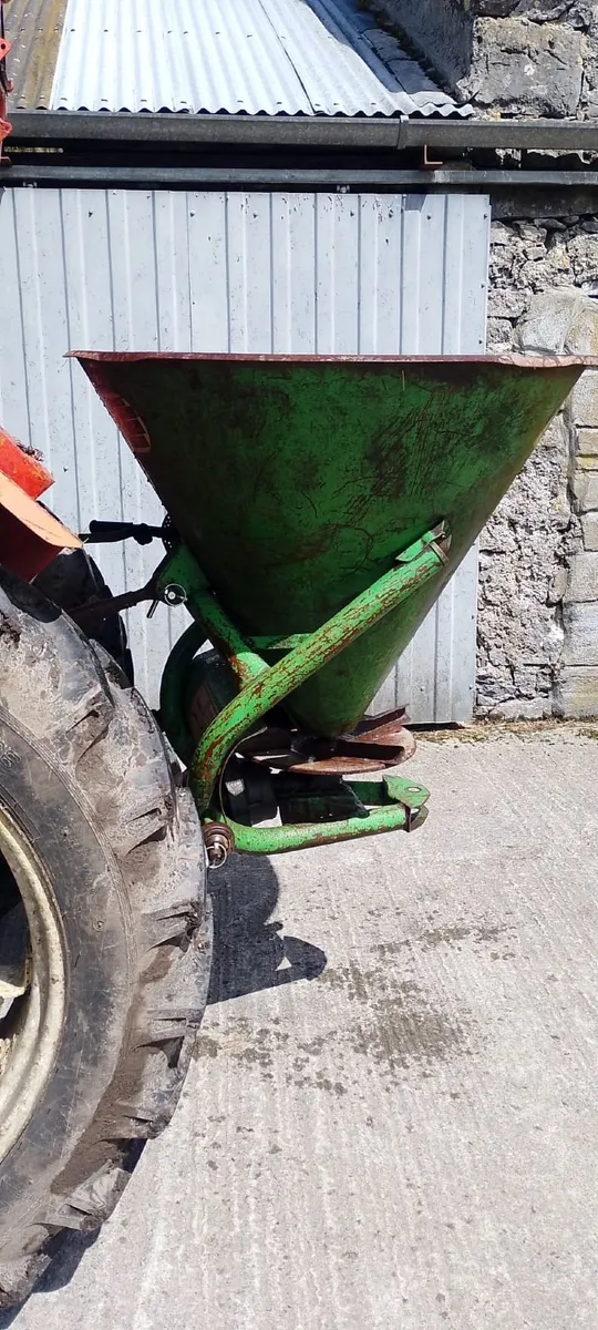 Fertiliser Spreader - Image 2