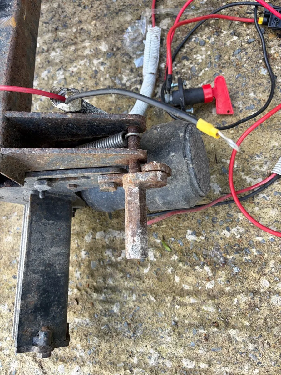 Full set of caravan motor movers - Image 4