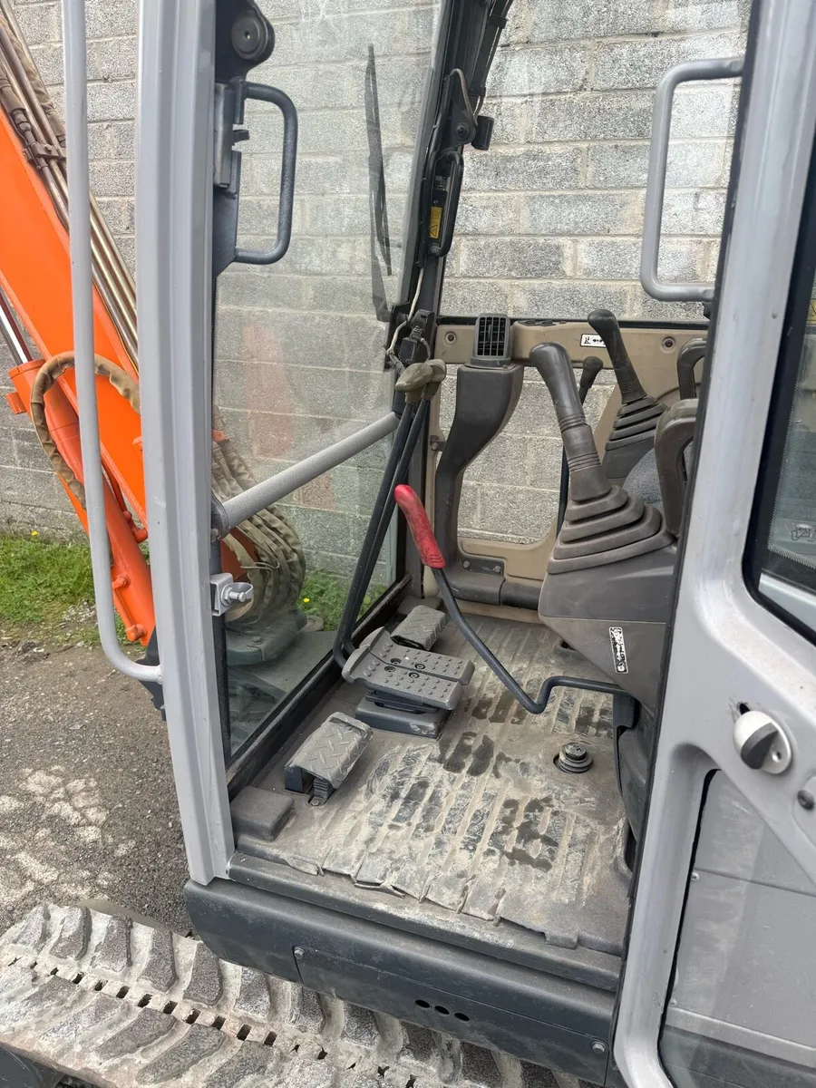 Hitachi Zaxis 30 - Image 2