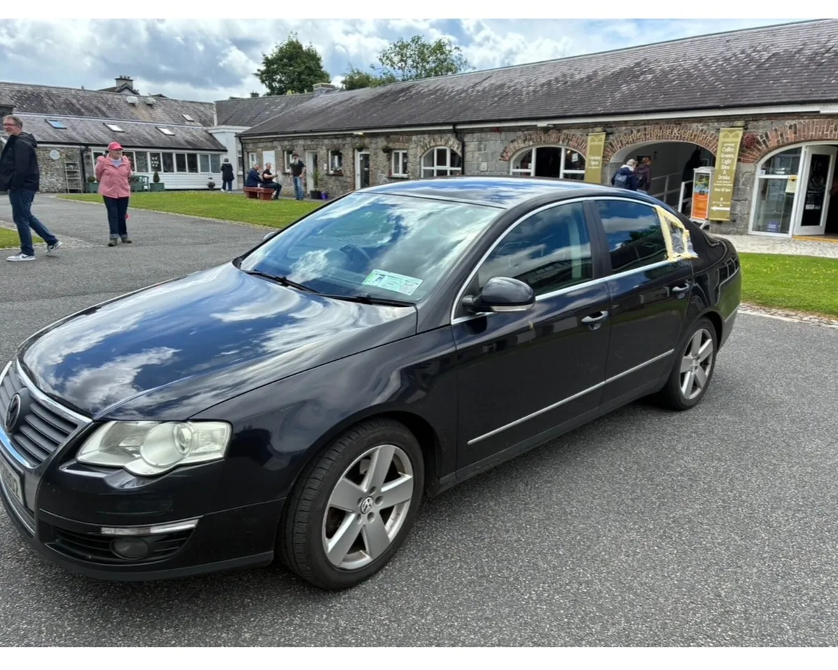Volkswagen Passat 2009 - Image 2