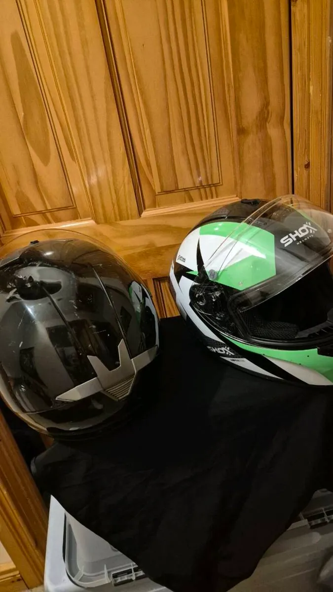 Motorbike helmet - Image 2