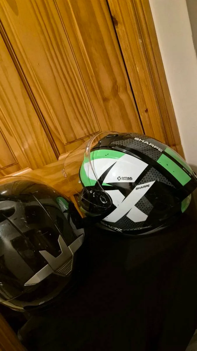 Motorbike helmet - Image 3