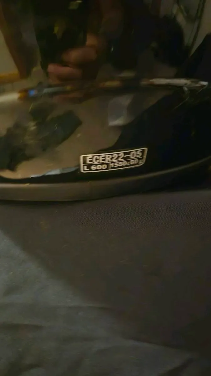 Motorbike helmet - Image 4