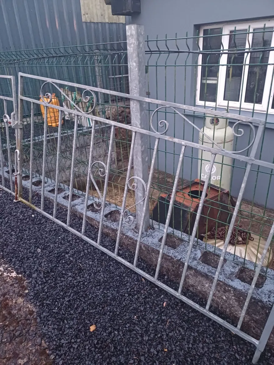 Wrought iron gates - Image 2