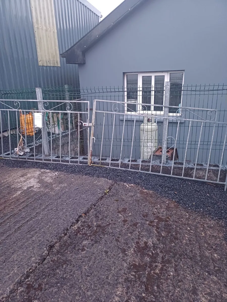 Wrought iron gates - Image 3