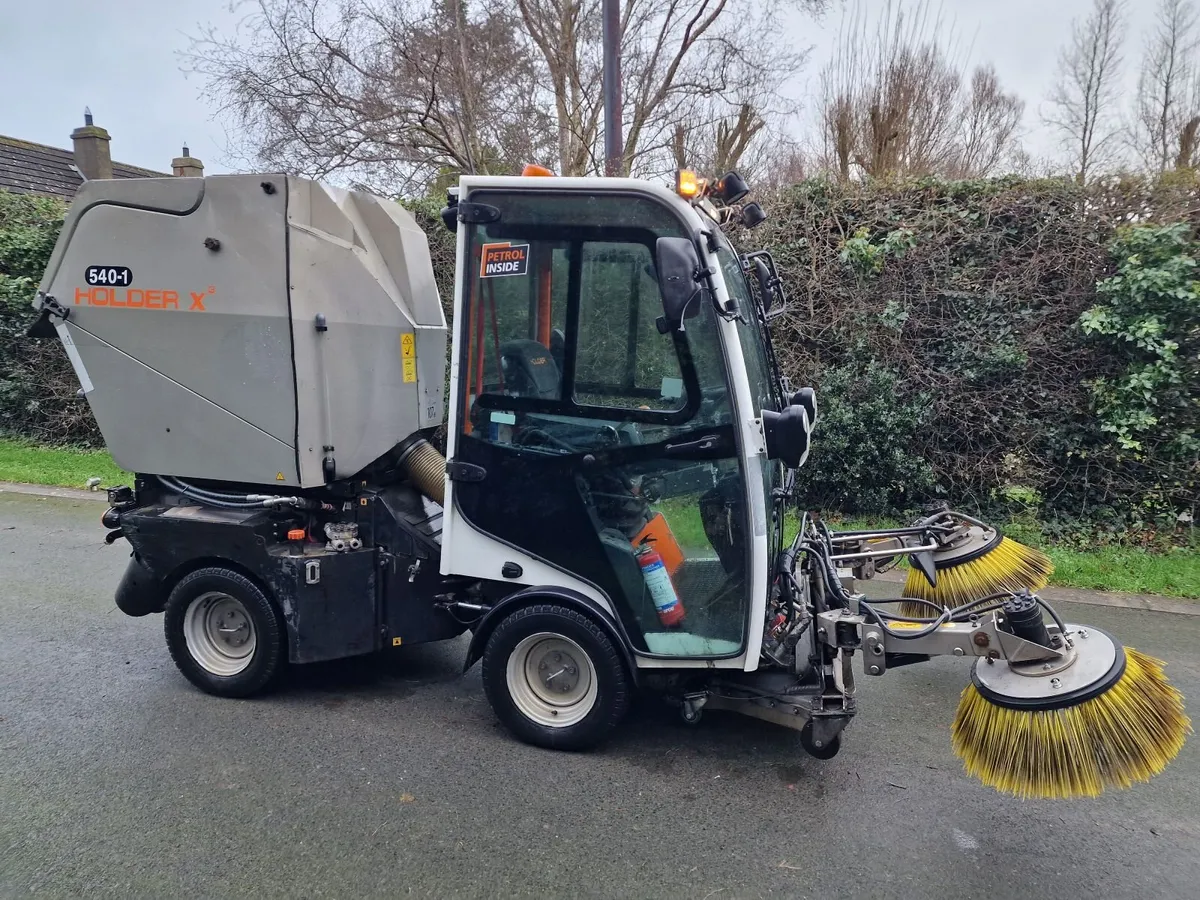 Holder X45i 44hp Road Sweeper Roadsweeper - Image 4