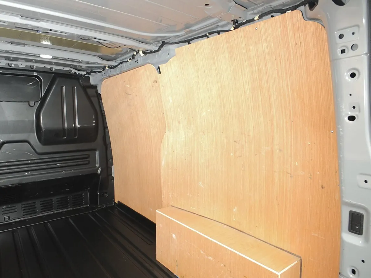 2024 Ford Transit Custom Panel Van - Image 4